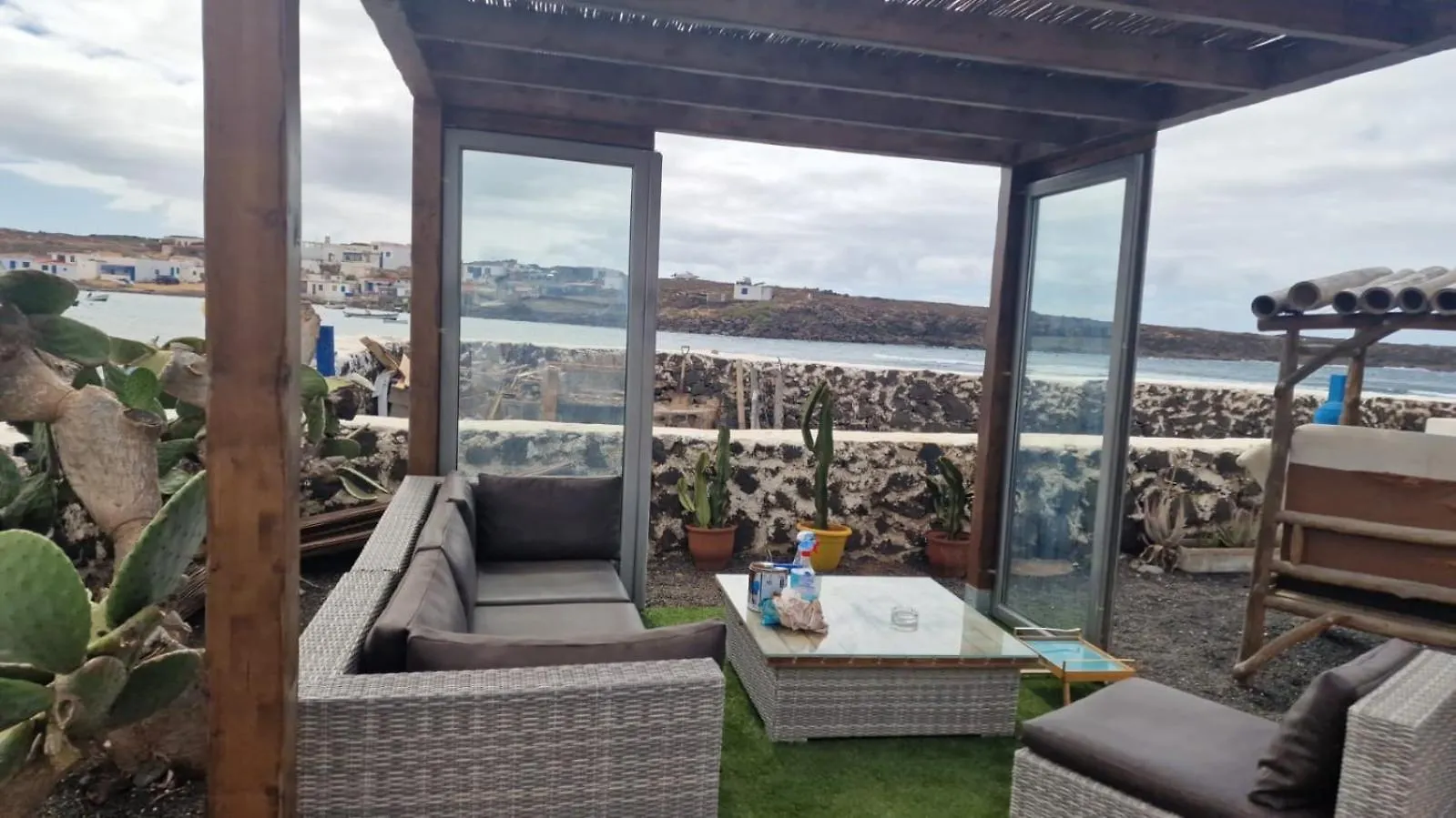 Beachfront Two Bedrooms House Casa Toral Majanicho